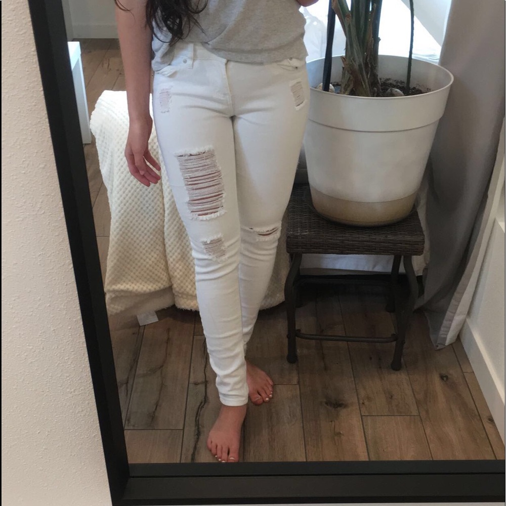 White skinny jeans